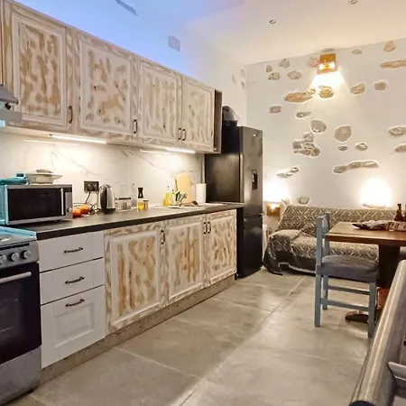 Holiday home Old Rocky White House *
