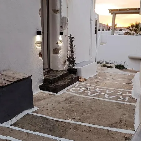 Old Rocky White House * Naousa (Paros)